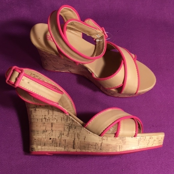 NWOT BONGO Tan and hot pink wedge sandals SZ 7 - Picture 3 of 8